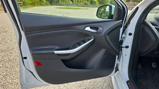 Ford Focus view 7