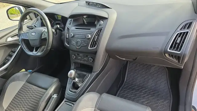 Ford Focus view 10