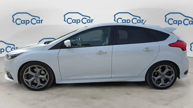 Ford Focus view 2