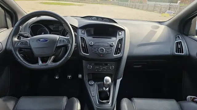 Ford Focus view 11