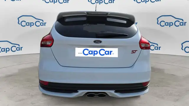 Ford Focus view 3