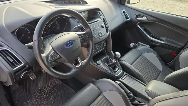 Ford Focus view 8