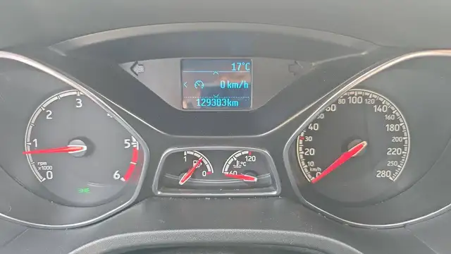 Ford Focus view 12