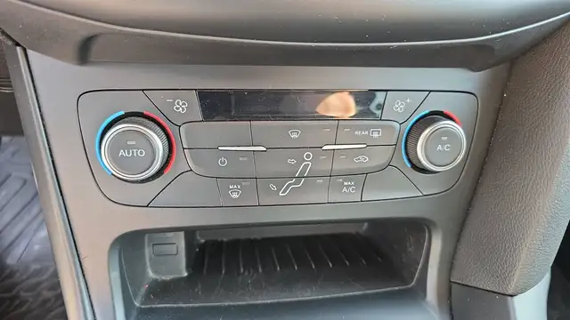 Ford Focus view 13