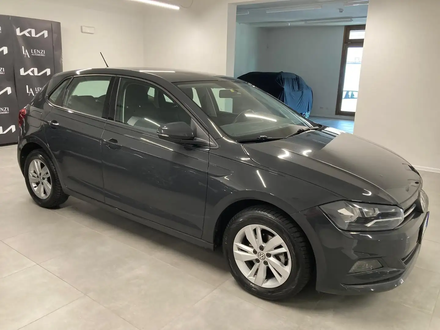 Volkswagen Polo Polo VI 2017 5p 1.0 evo Comfortline 65cv Gris - 2