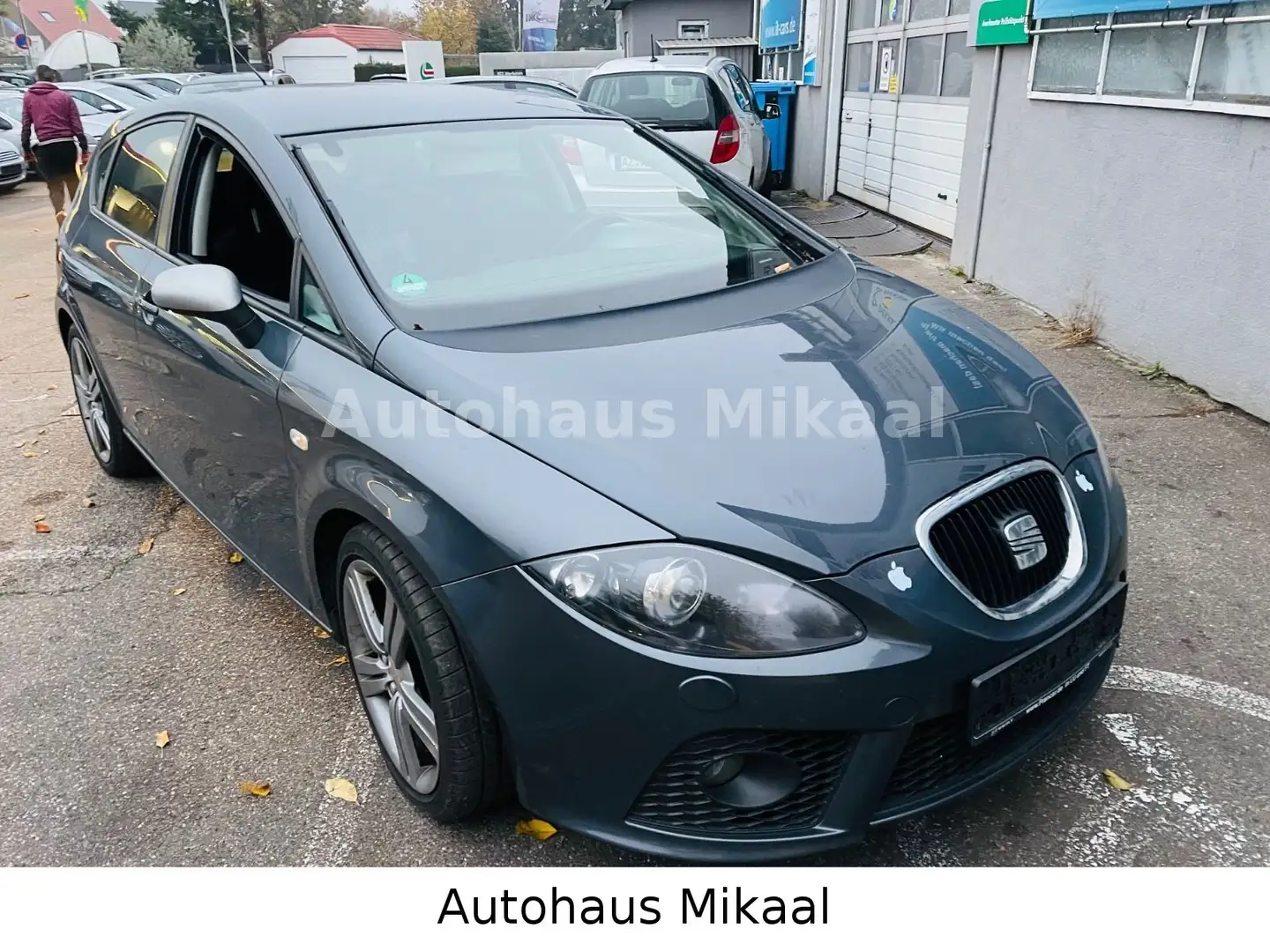 SEAT Leon 2.0 TDI PD DPF 125kW FR Grau - 1