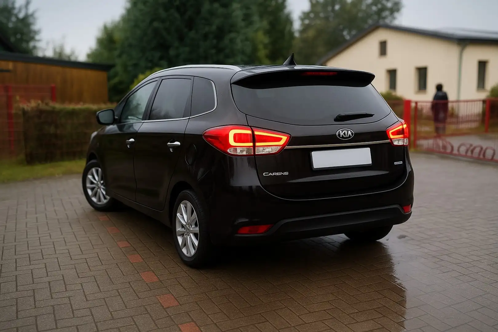 Kia Carens 1.6 GDI Dream Team Edition - 2