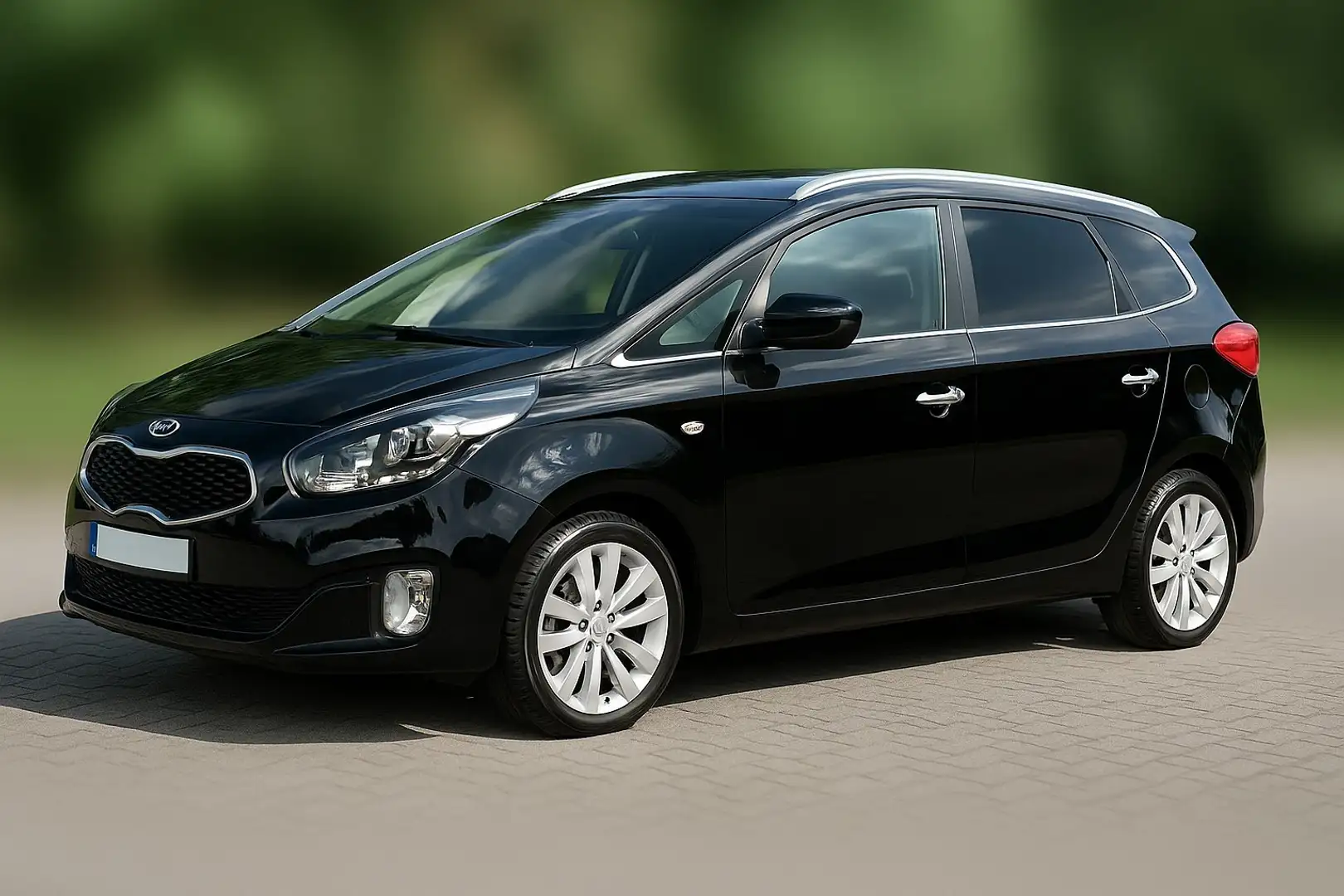 Kia Carens 1.6 GDI Dream Team Edition - 1
