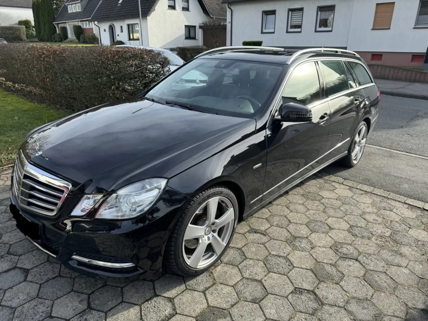 Mercedes-Benz E 250 E 250 T CDI DPF 4Matic BlueEFFICIENCY 7G-TRONIC Schwarz - 1