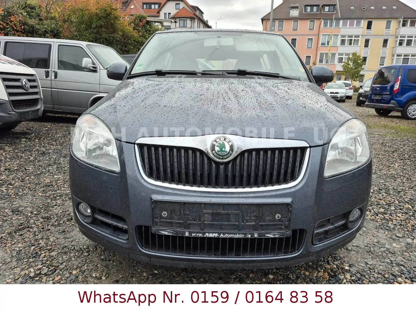 Skoda Fabia Ambiente . 1,2 Ltr HTP Gris - 2