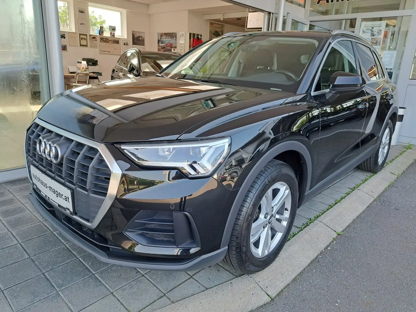 Audi Q3 35 TFSI Schwarz - 1