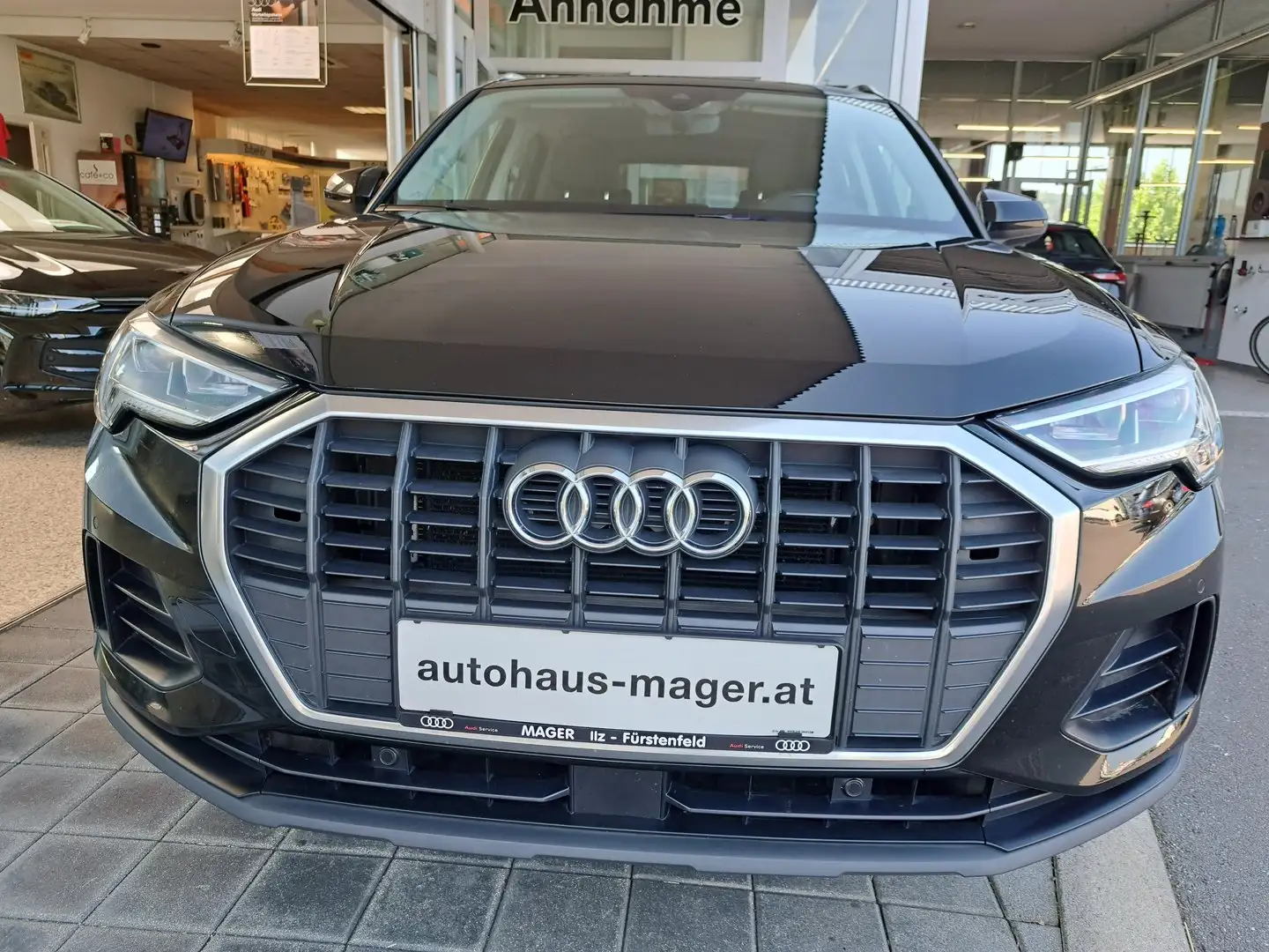 Audi Q3 35 TFSI Schwarz - 2