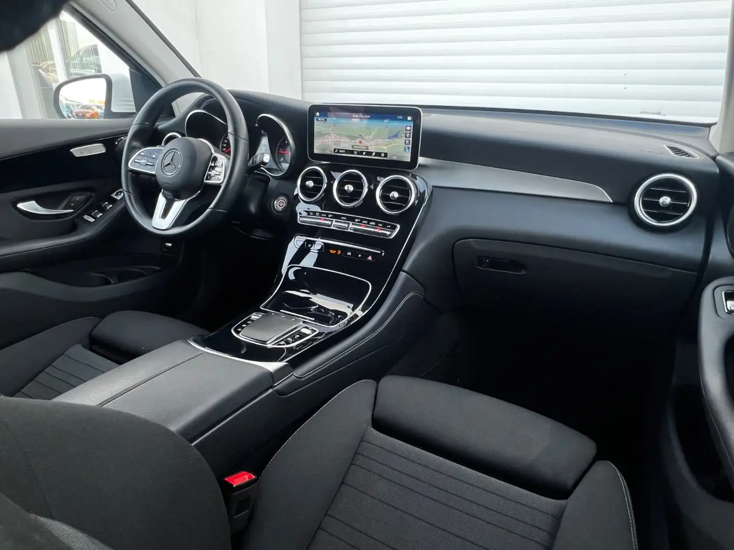 Mercedes-Benz GLC 200 d 4MATIC 1-Hd LED Navi Kamera Distronic Weiß - 2