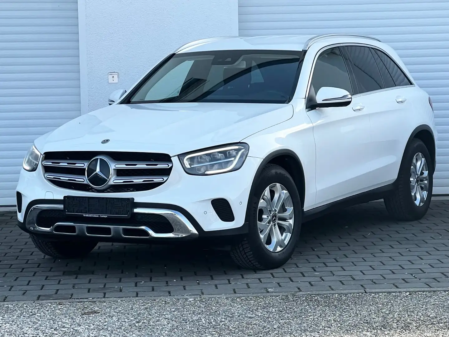 Mercedes-Benz GLC 200 d 4MATIC 1-Hd LED Navi Kamera Distronic Weiß - 1