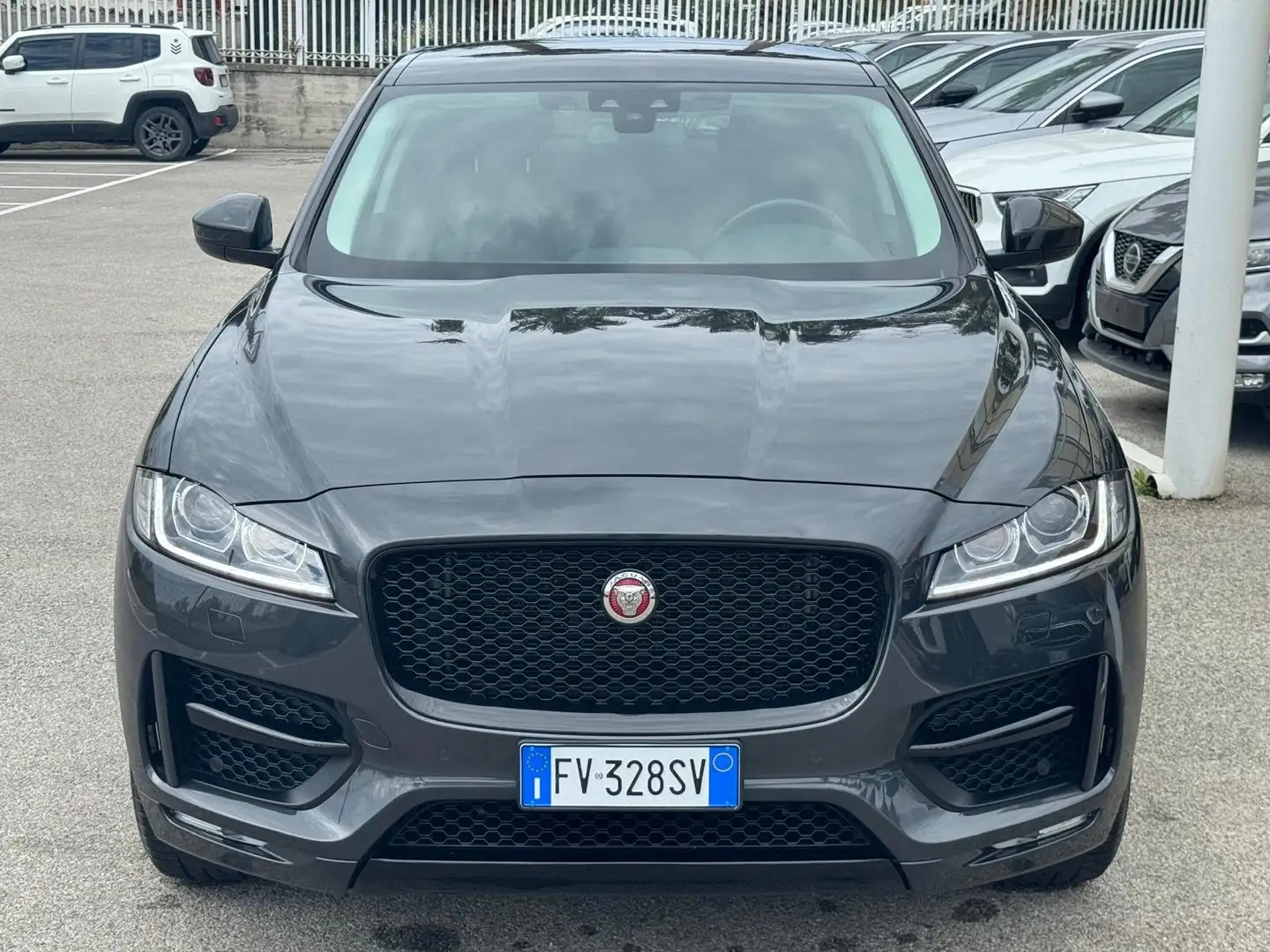 Jaguar F-Pace 2.0d i4 R-Sport BlackDesign Edition awd 180cv auto Gris - 2