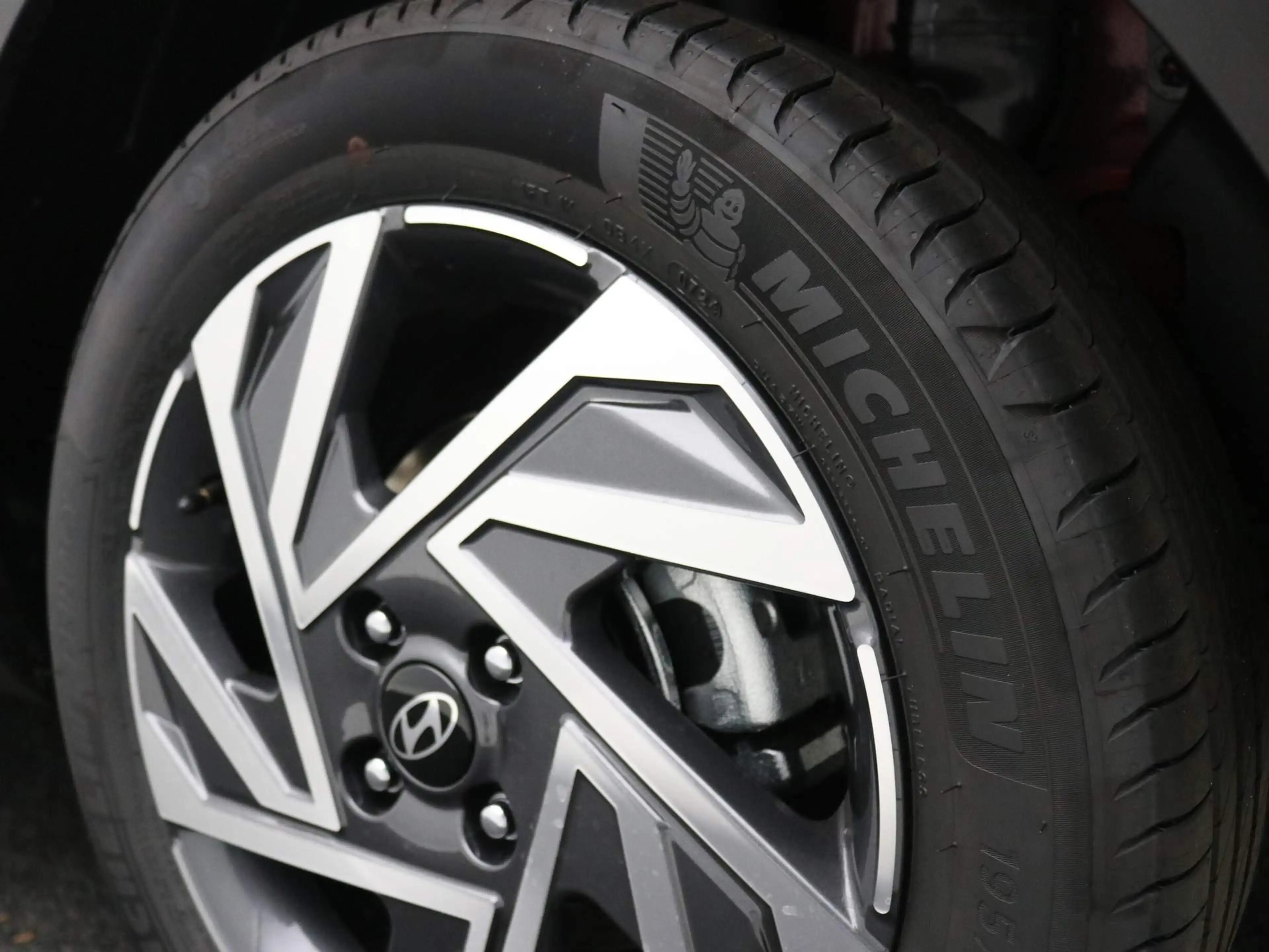 Hyundai BAYON 1.0 T-GDI Comfort / Navigatie / Achteruitrijcamera — photo 31