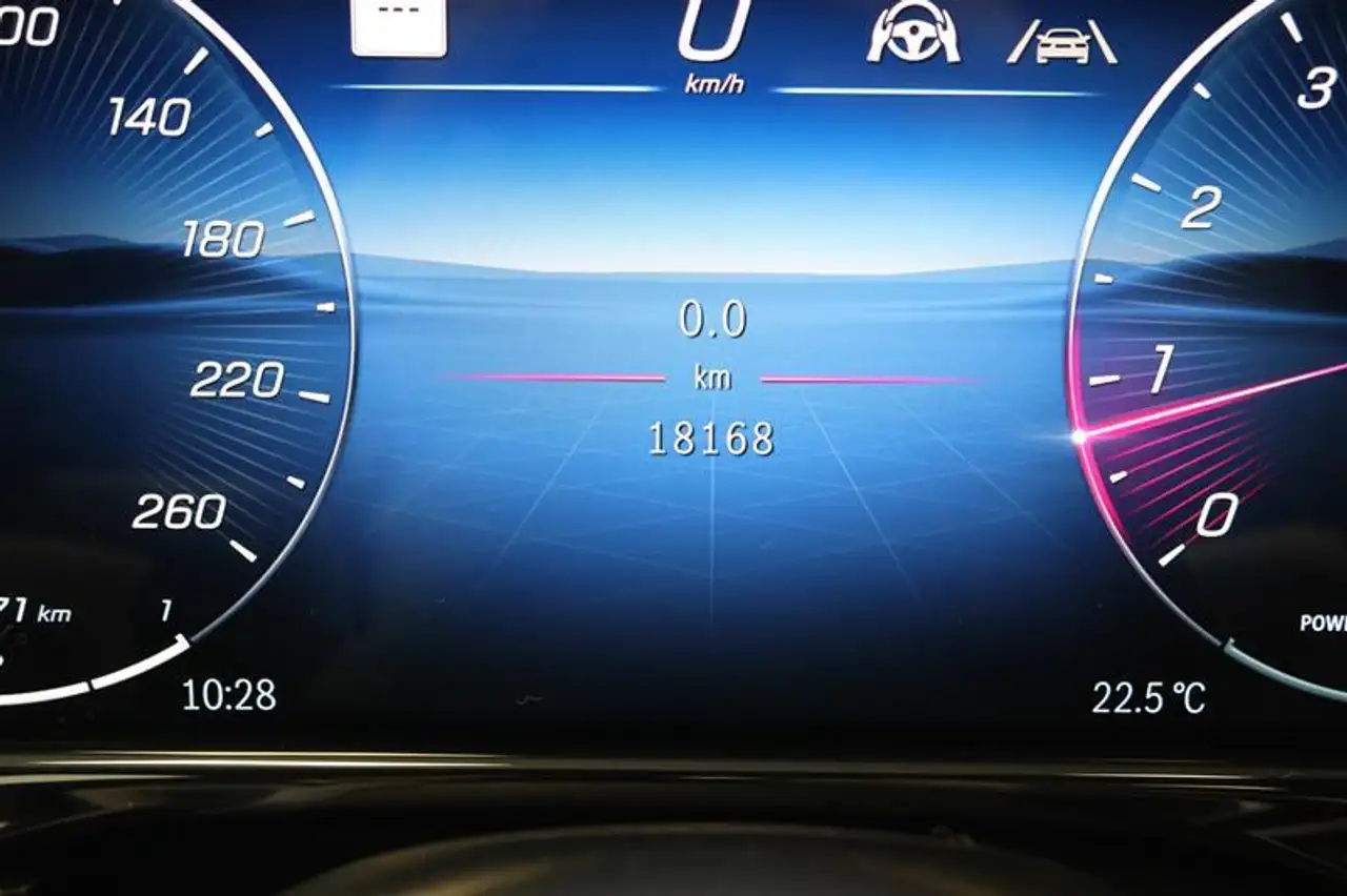 Mercedes-Benz E-Class снимка Mercedes-Benz E-Class