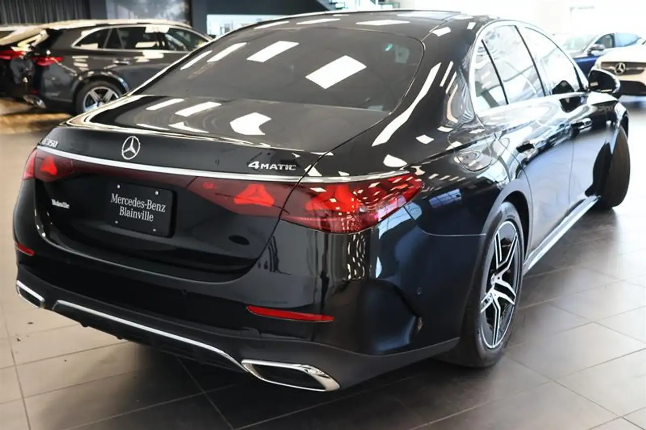 Mercedes-Benz E-Class снимка Mercedes-Benz E-Class