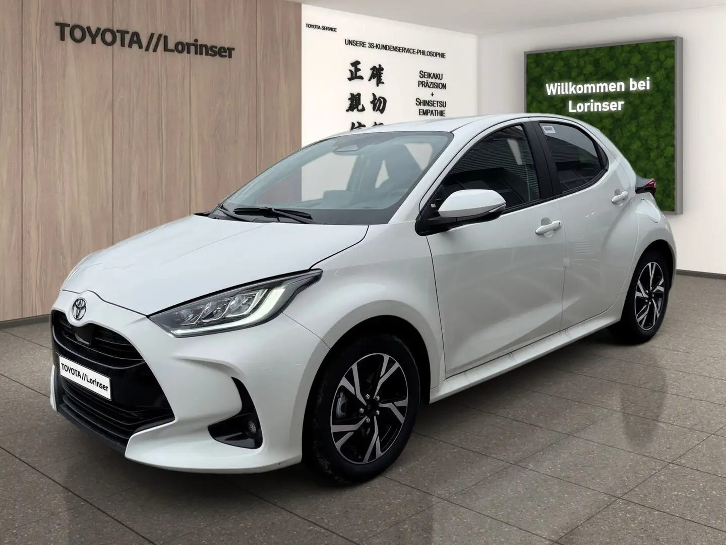Toyota Yaris 1.5 Teamplayer Kam.+KlimaA+LED+SHZ+ACC+AUT Weiß - 2