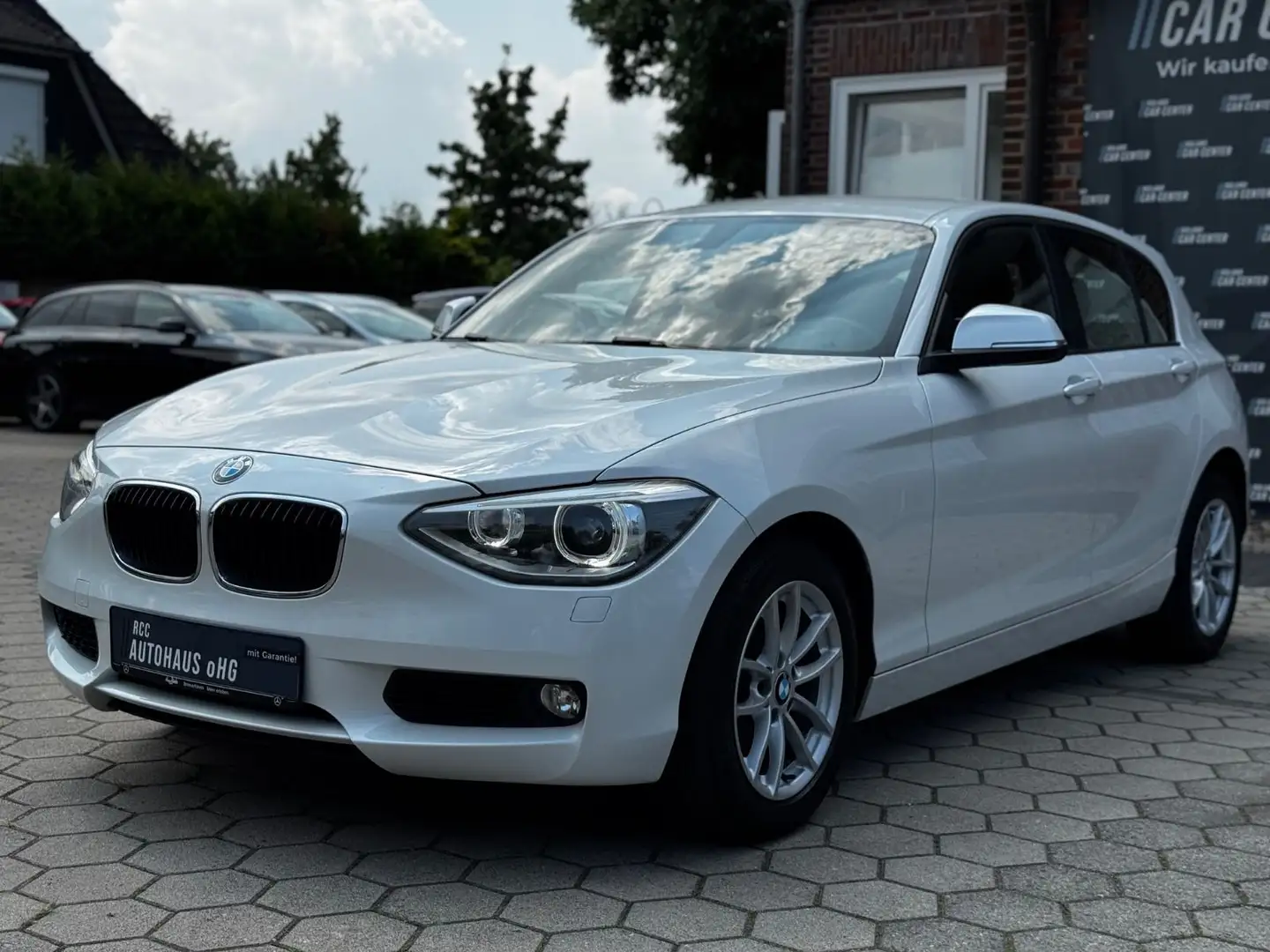 BMW 118 i Lim. 5-trg Automatik PDC Xenon Wit - 1