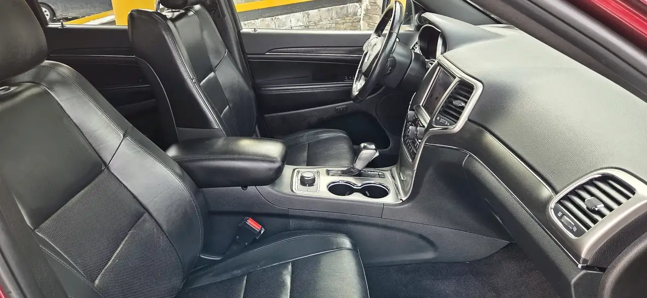Jeep Grand Cherokee снимка Jeep Grand Cherokee