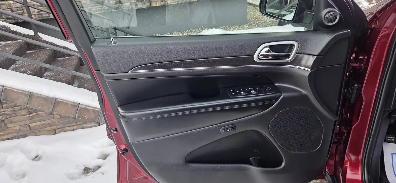 Jeep Grand Cherokee снимка Jeep Grand Cherokee