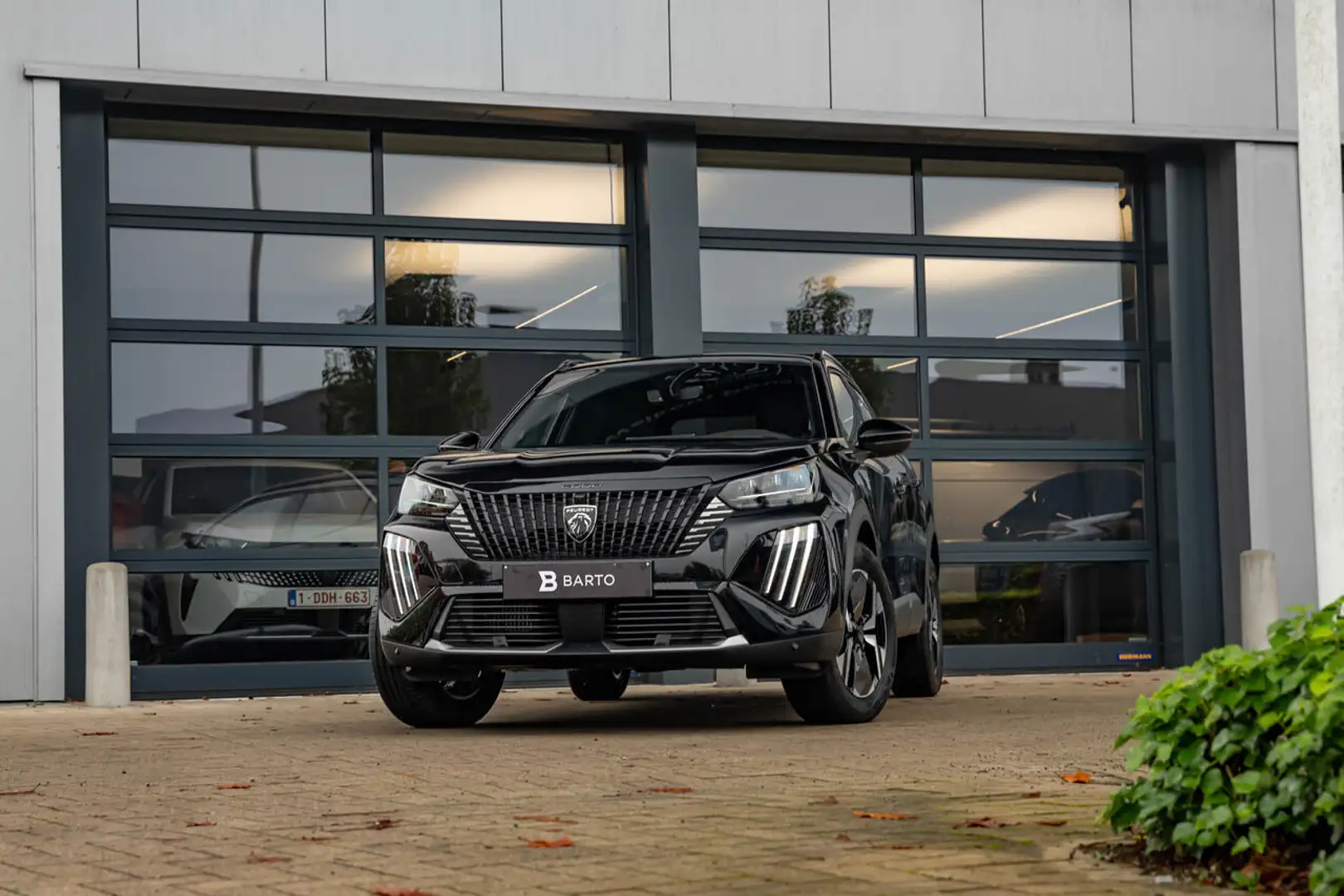 Peugeot 2008 GT | 145 PK Hybrid | 360° | Massage | Navi | Ze... Zwart - 1