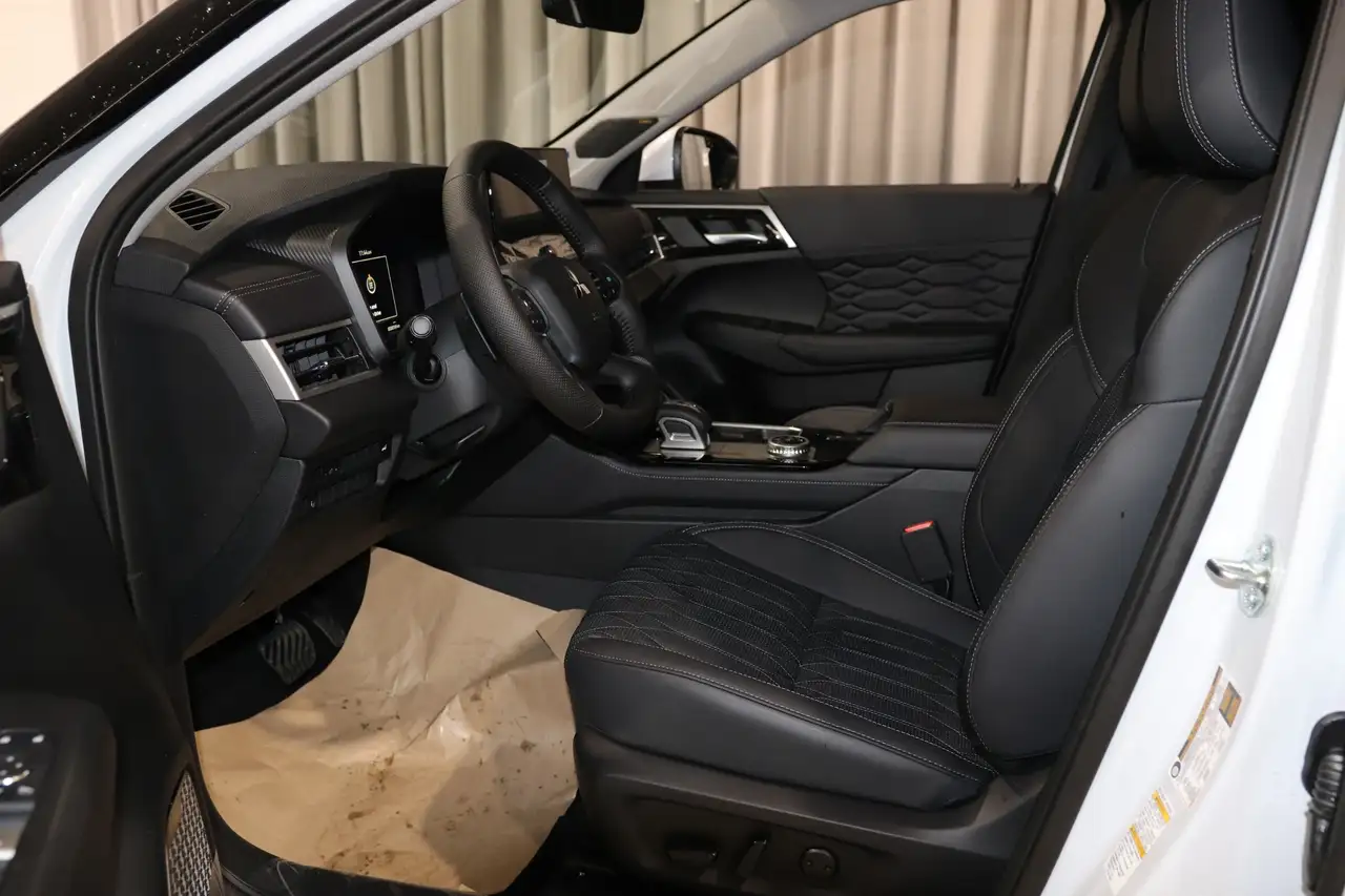 Mitsubishi Outlander снимка Mitsubishi Outlander