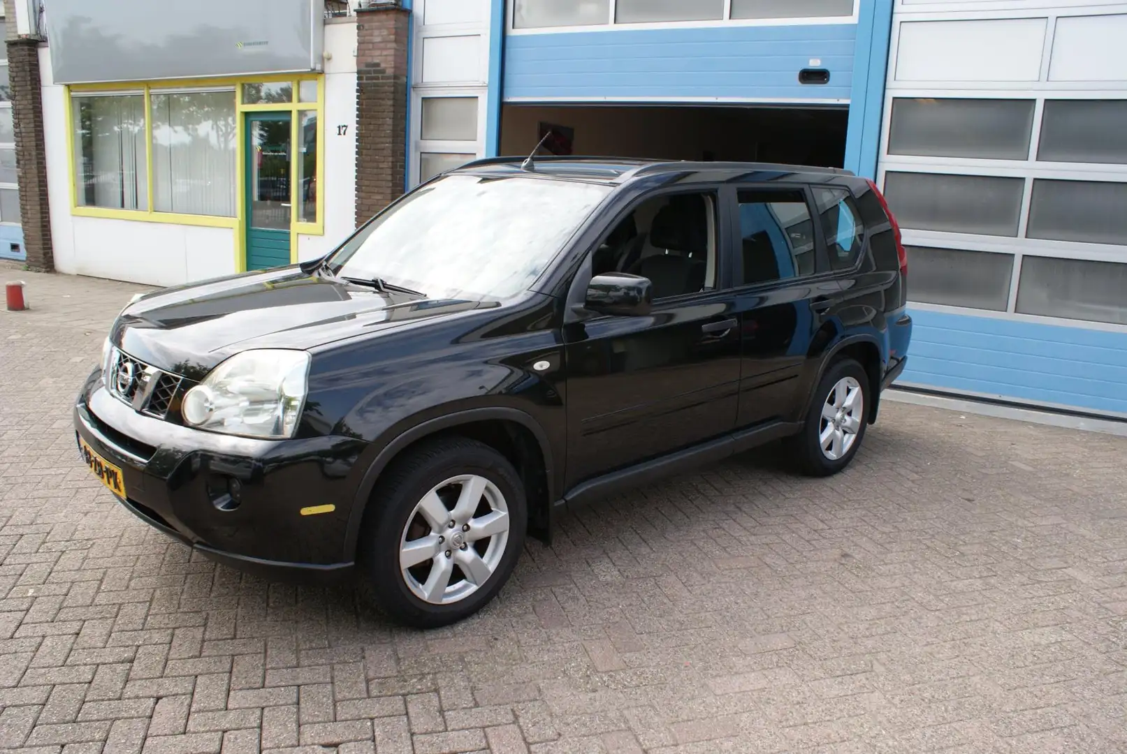 Nissan X-Trail 2.0 XE Zwart - 1