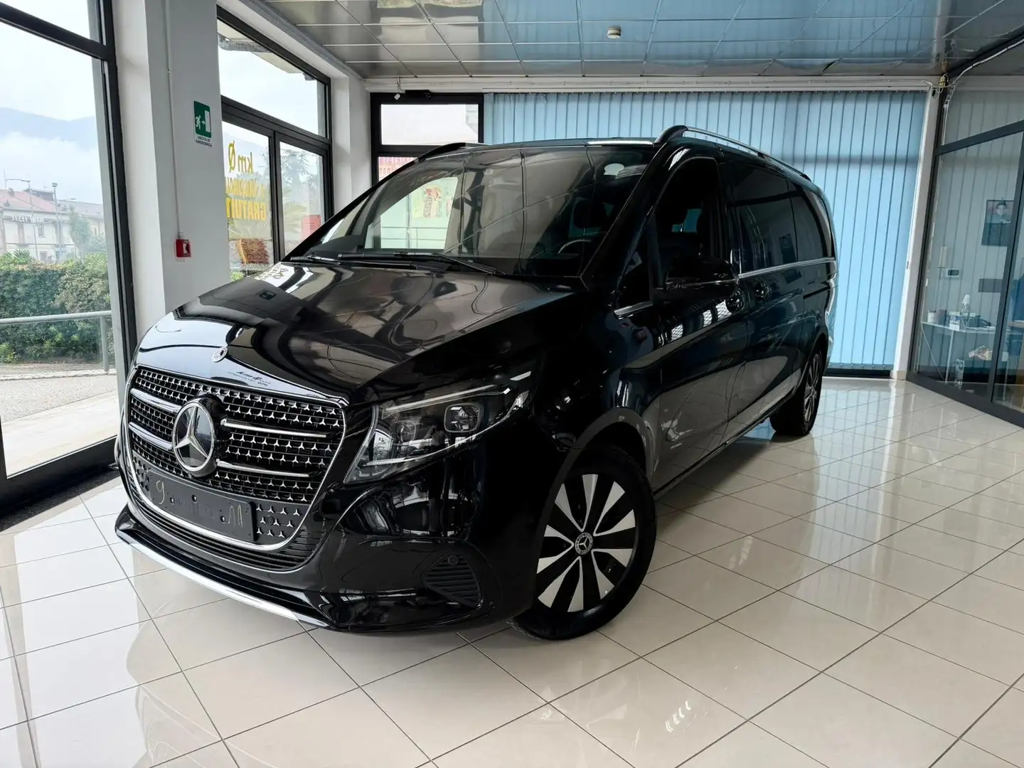 Mercedes-Benz V 300 V Extralong 300 d Avantgarde auto Nero - 1