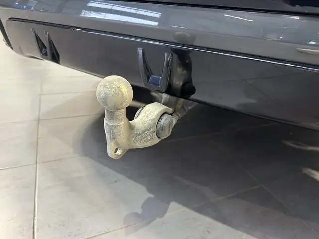 BMW X5 view 8