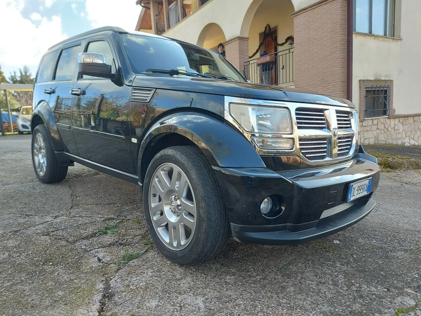Dodge Nitro sxt - 2