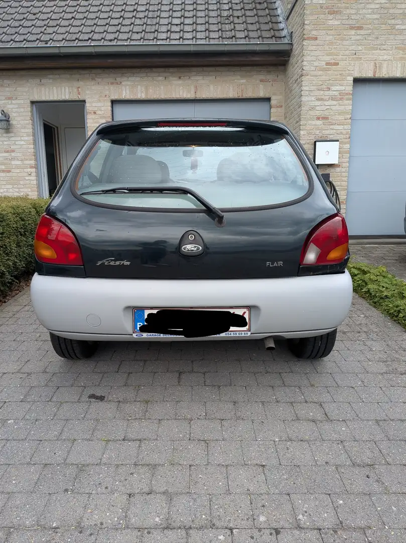 Ford Fiesta Flair - 2