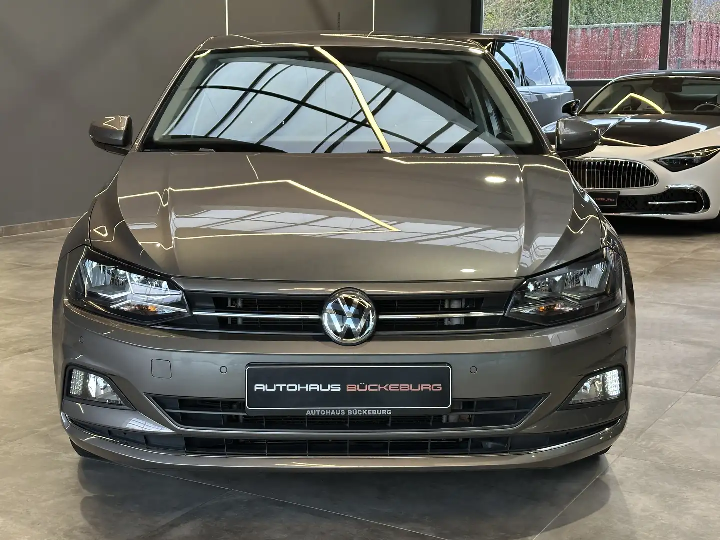 Volkswagen Polo 1.5 TSI Highline Aut Gris - 2