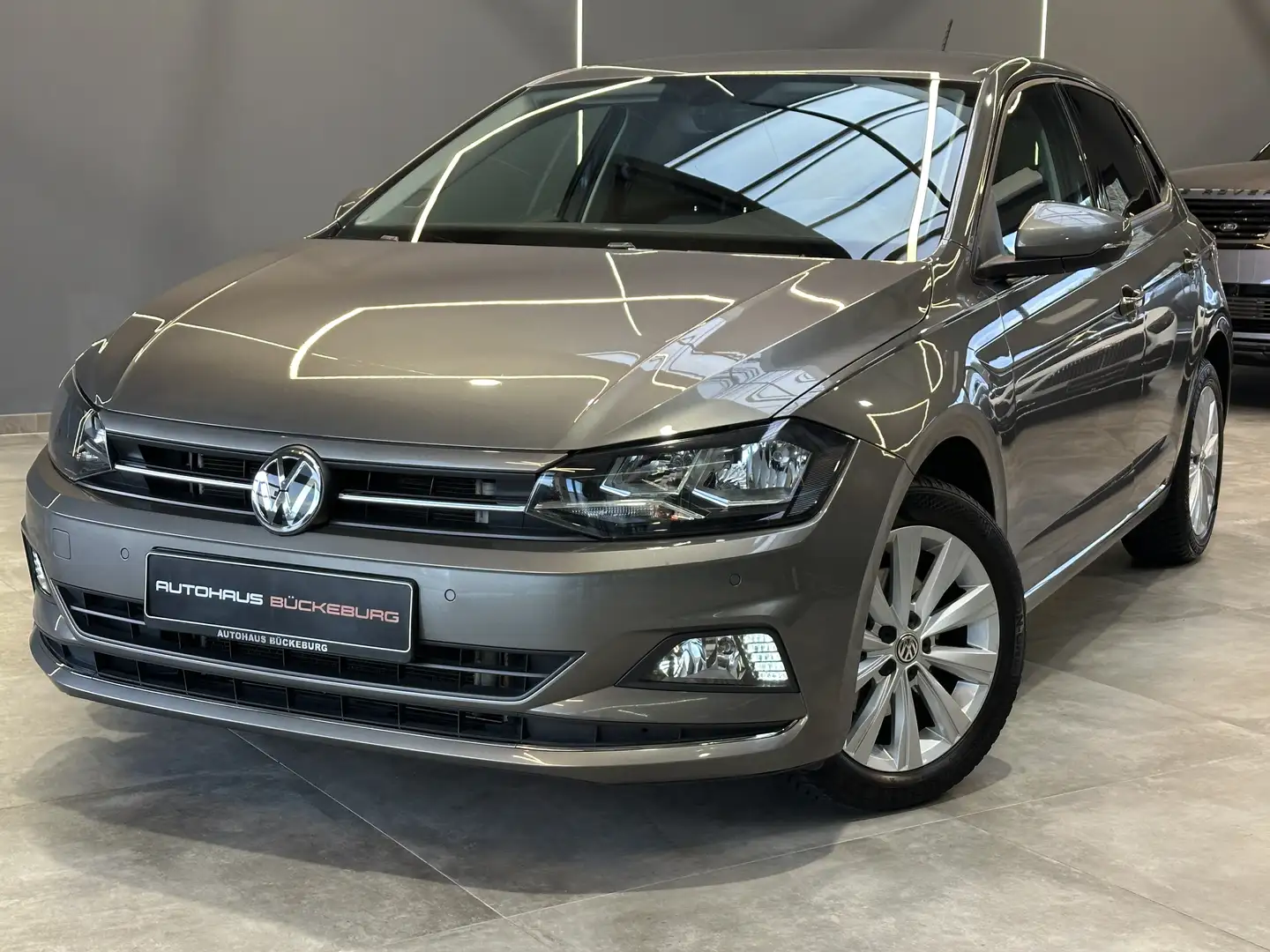 Volkswagen Polo 1.5 TSI Highline Aut Gris - 1