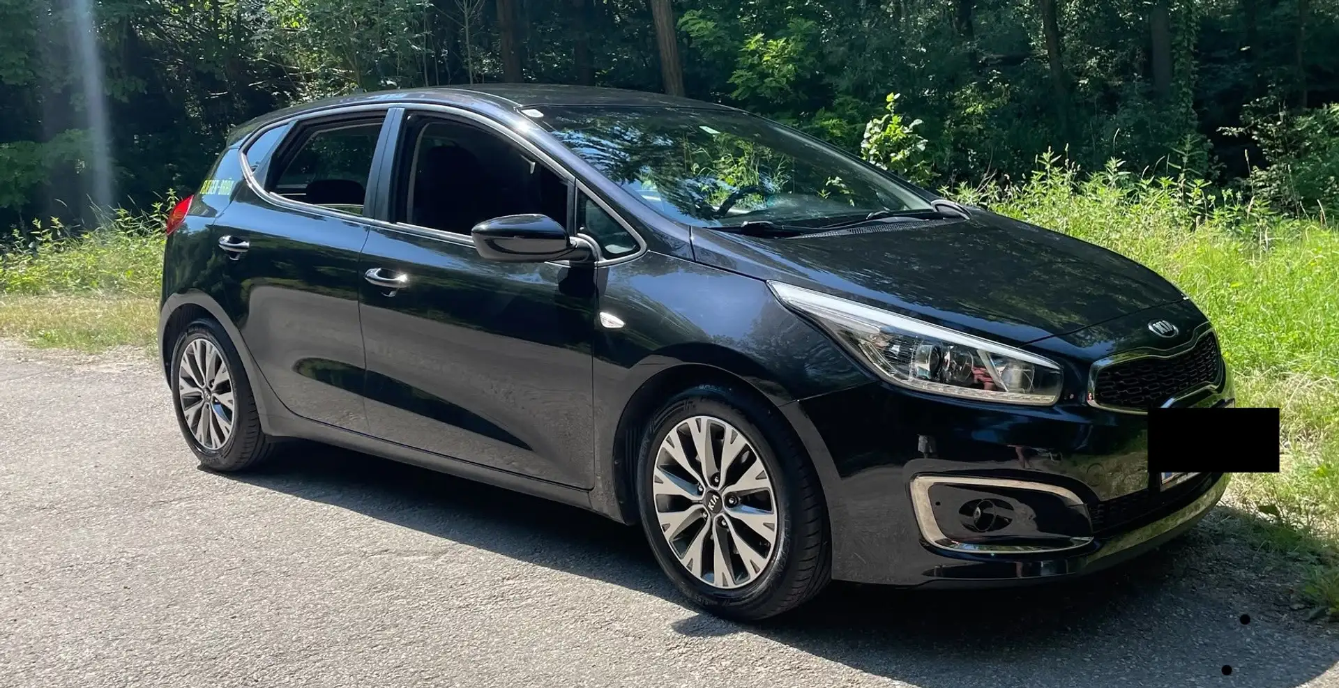 Kia Ceed / cee'd 1,4 CRDi Silber Schwarz - 1