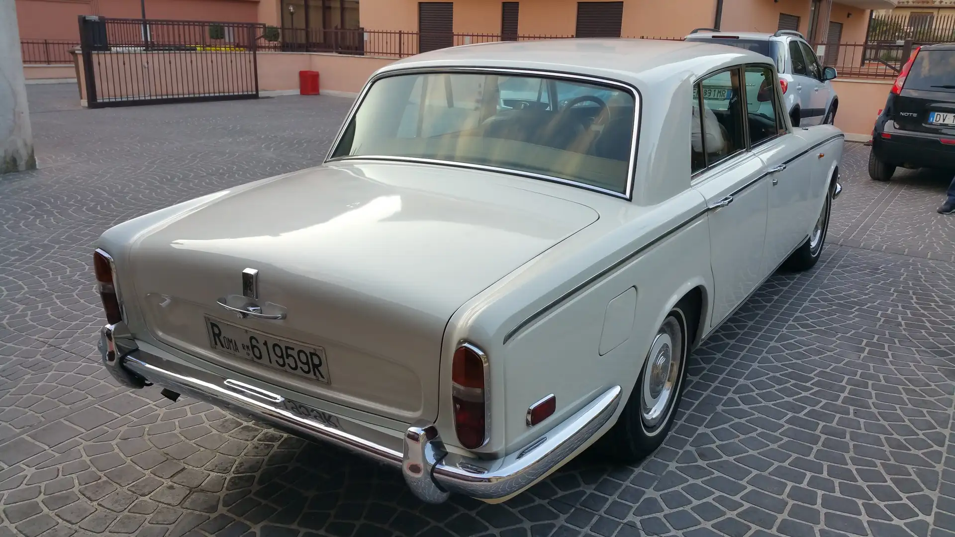 Rolls-Royce Silver Shadow l serie Beyaz - 2