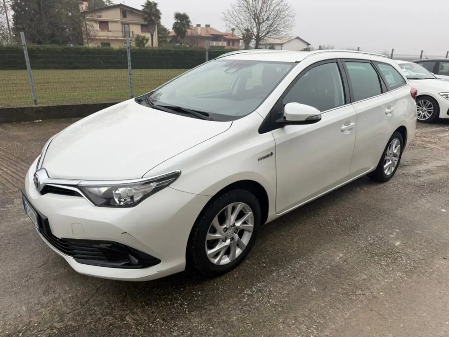 Toyota Auris 1.8 Hybrid Bianco - 2