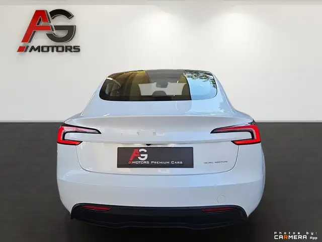 Tesla Model 3 view 7