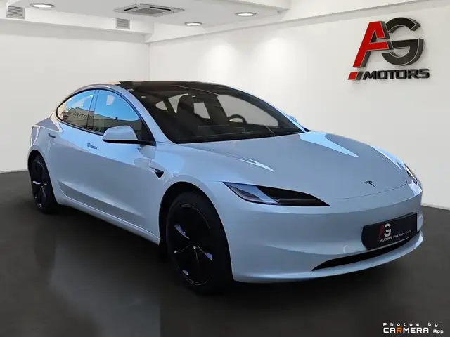 Tesla Model 3 view 4
