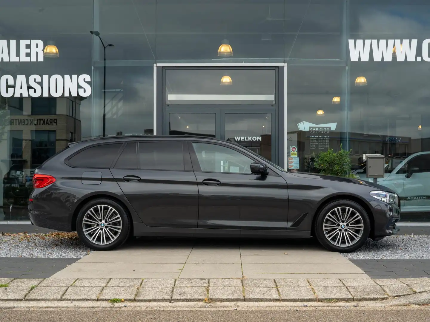 BMW 520 5-serie Touring 520i High Executive / HUD / ACC / Gris - 2