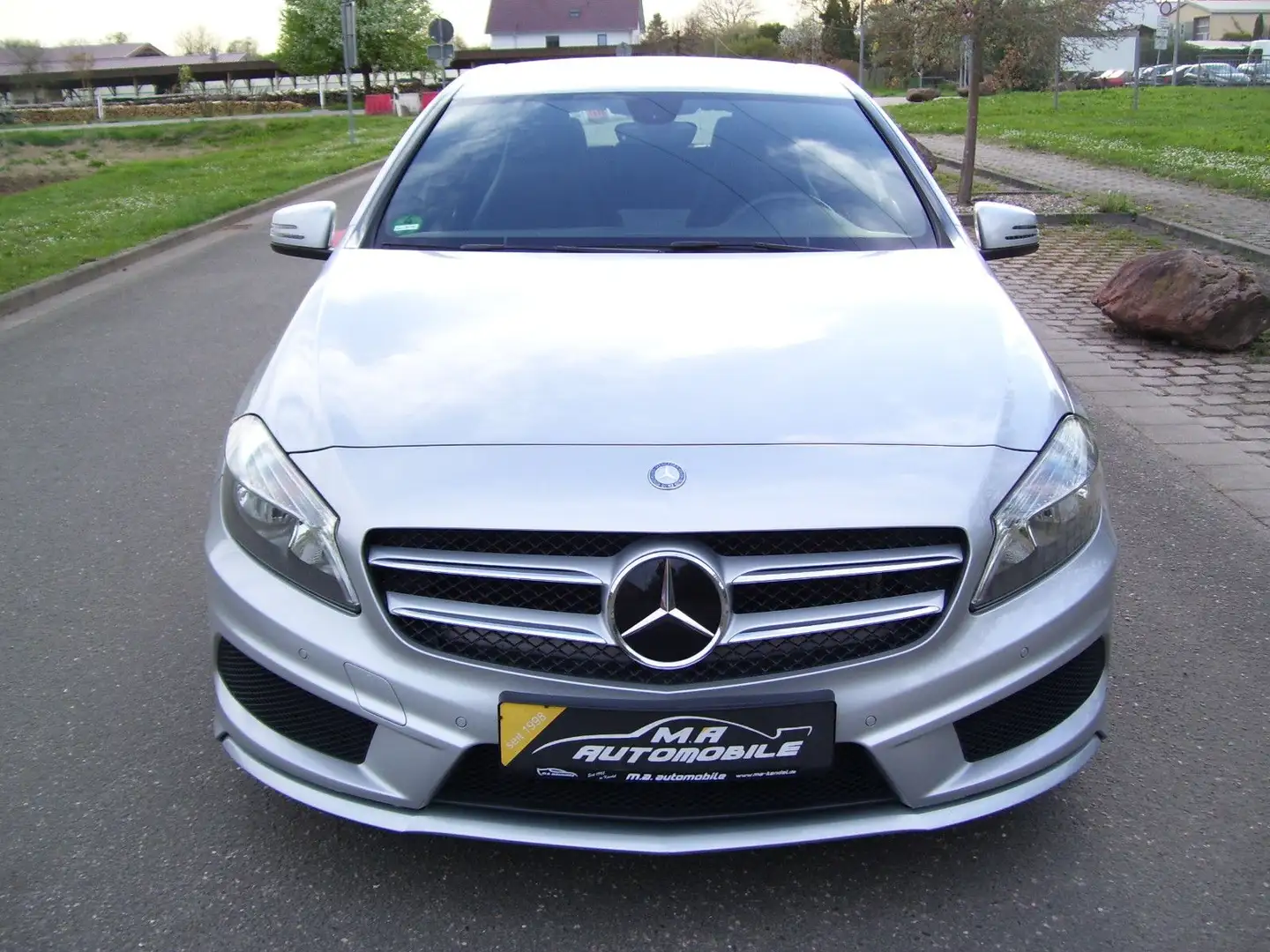 Mercedes-Benz A 180 Klasse A 180 BlueEfficiency*AMG-Line*68000KM*EU6 Silber - 2