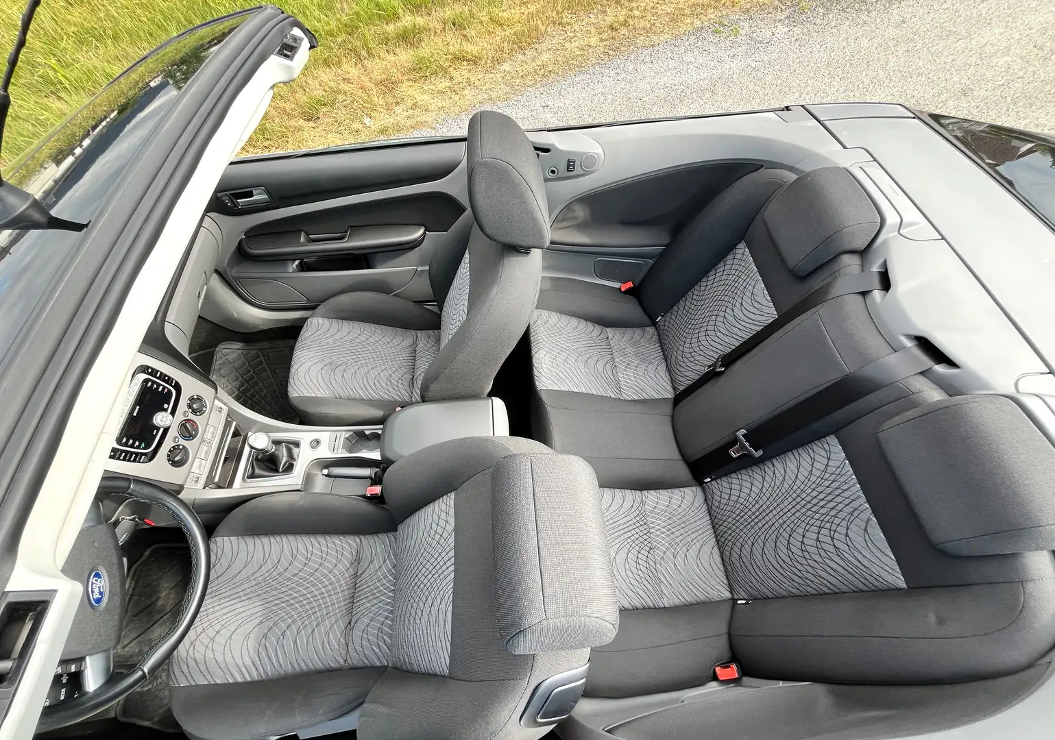Ford Focus CC Focus CC Trend 1,6 Trend Schwarz - 2