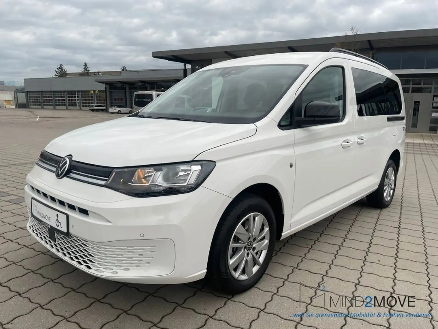 Volkswagen Caddy Maxi 1.5 TSI DSG Life *Rollstuhlumbau* Weiß - 2