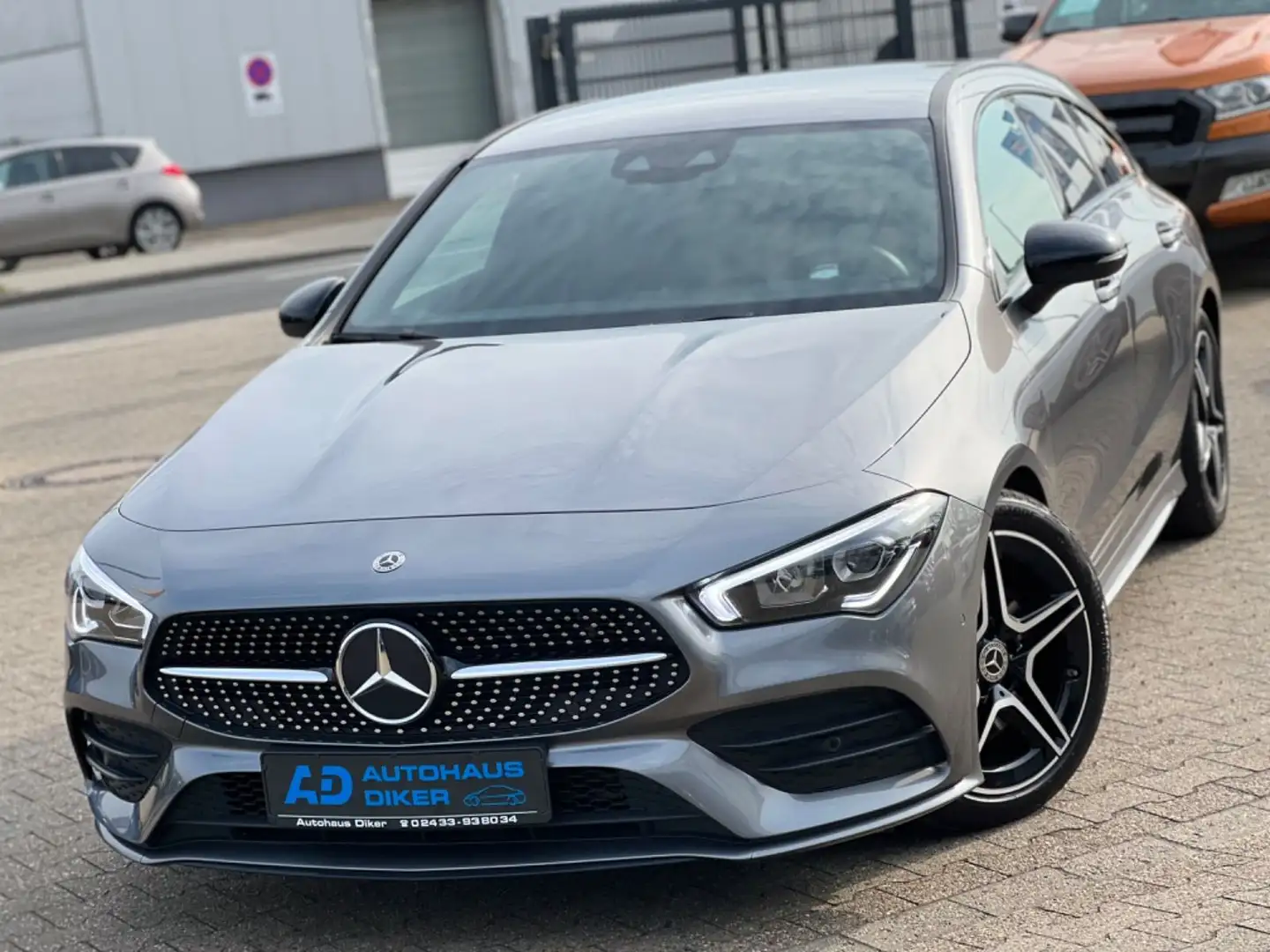 Mercedes-Benz CLA 200 CLA 200 d Shooting Brake AMG Line Night-Paket Grau - 1