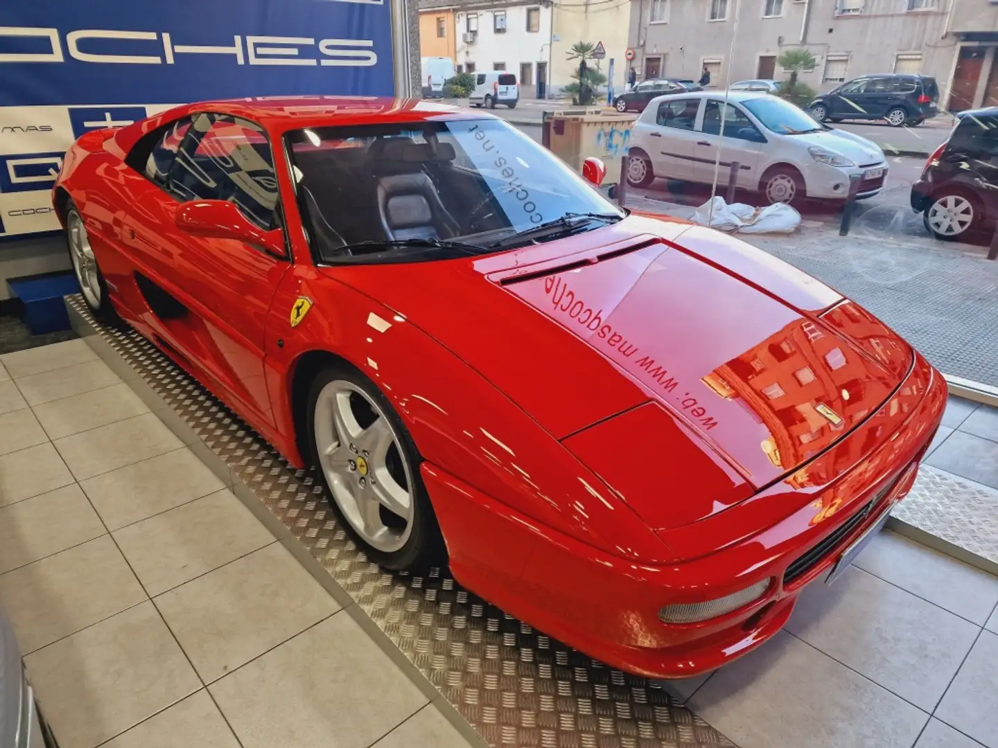 Ferrari F355 Berlinetta Червоний - 1