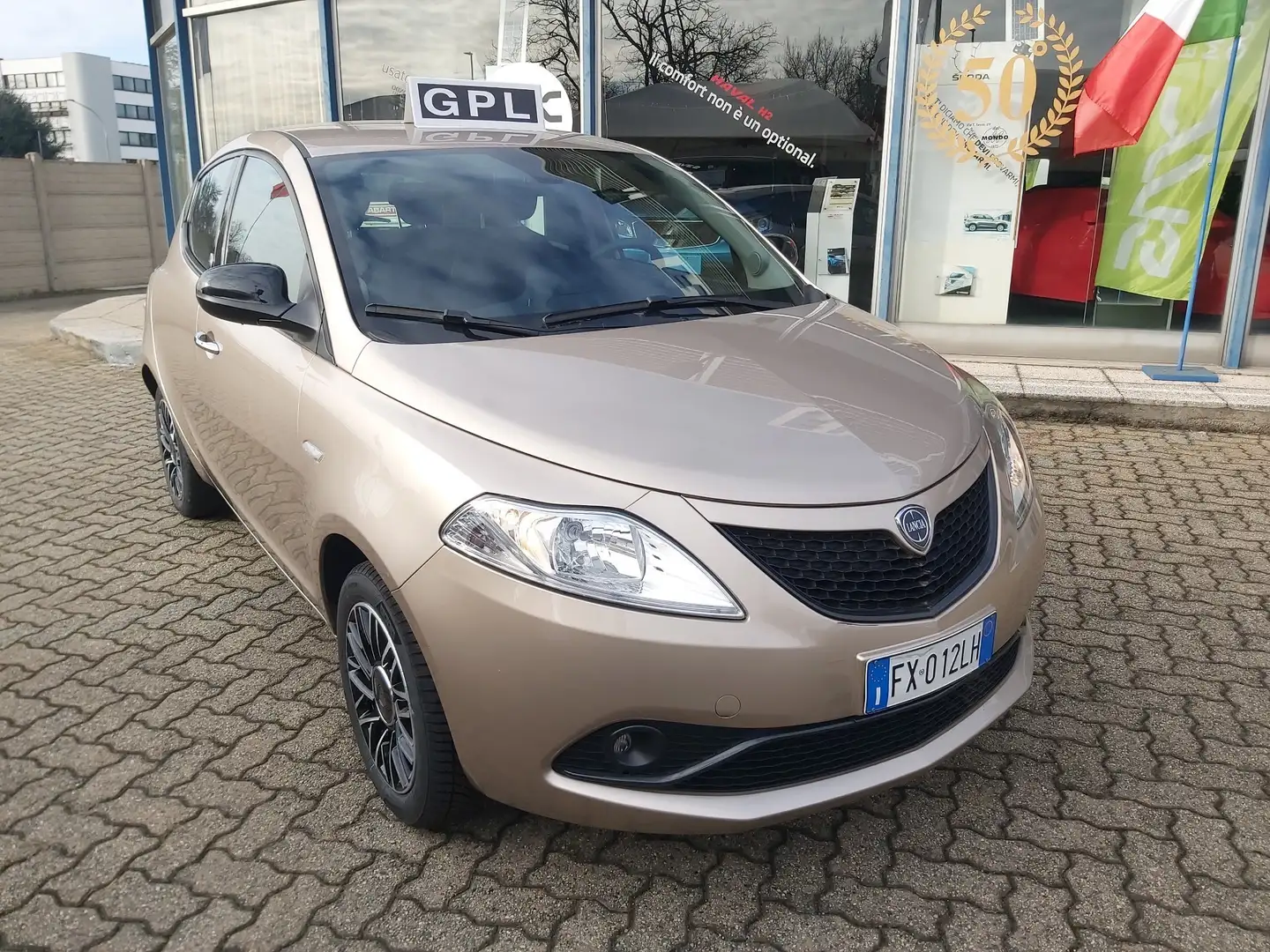 Lancia Ypsilon 1.2 8v Elle ecochic Gpl 69cv Oro - 1