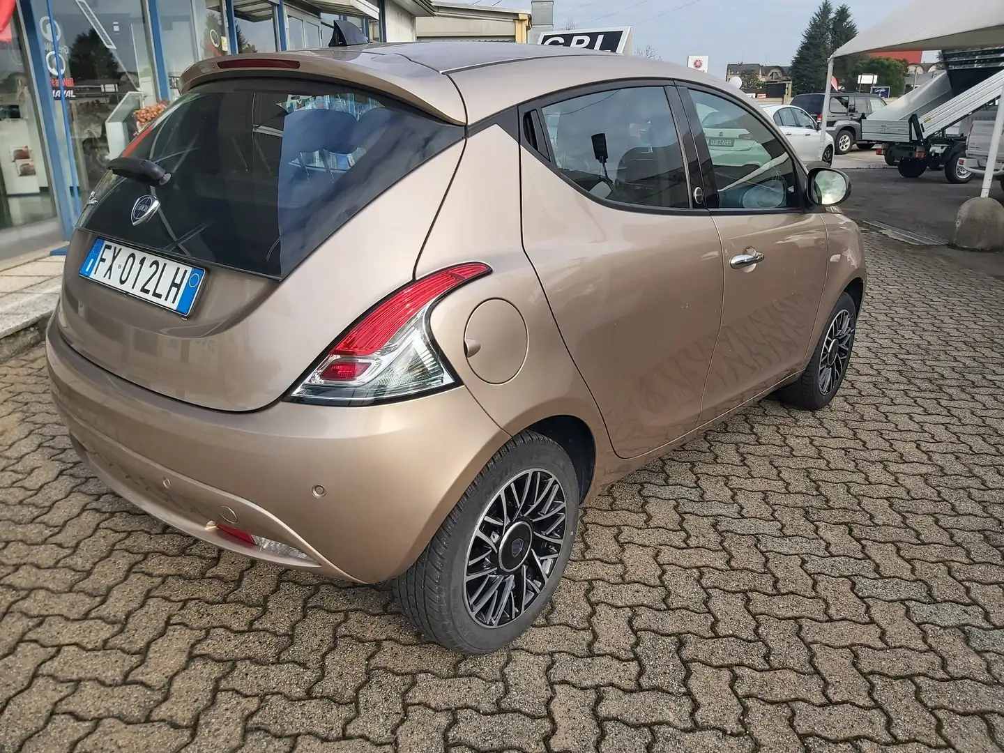 Lancia Ypsilon 1.2 8v Elle ecochic Gpl 69cv Oro - 2