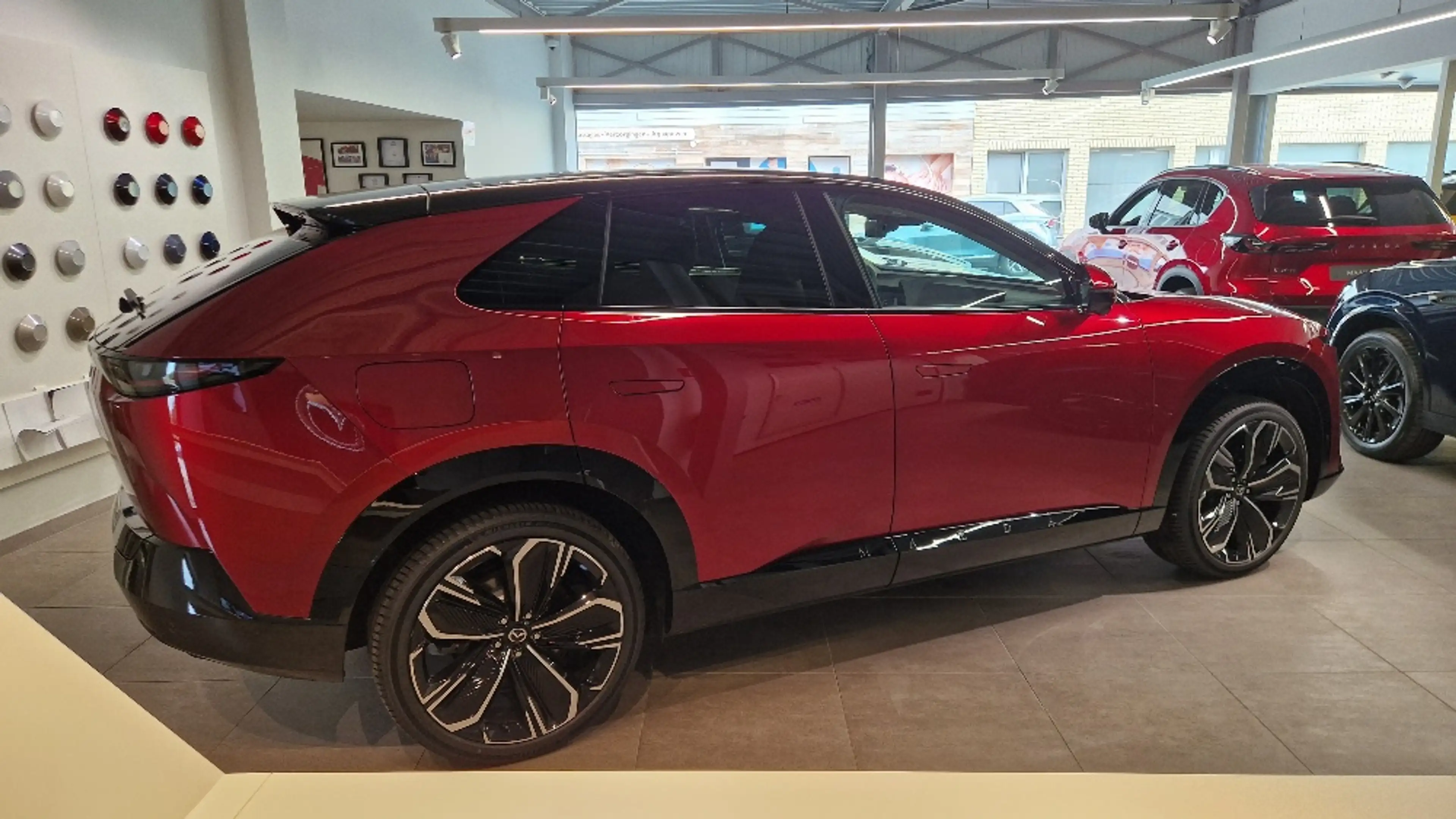 Mazda CX-6e CX-6e 78 kWh Takumi — photo 3