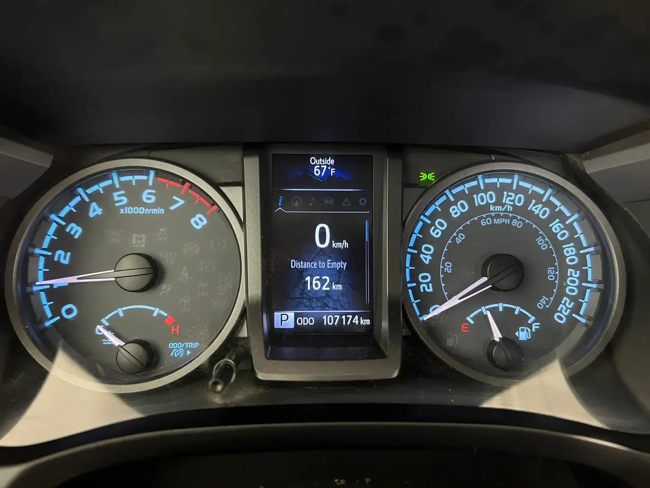 Toyota Tacoma снимка Toyota Tacoma
